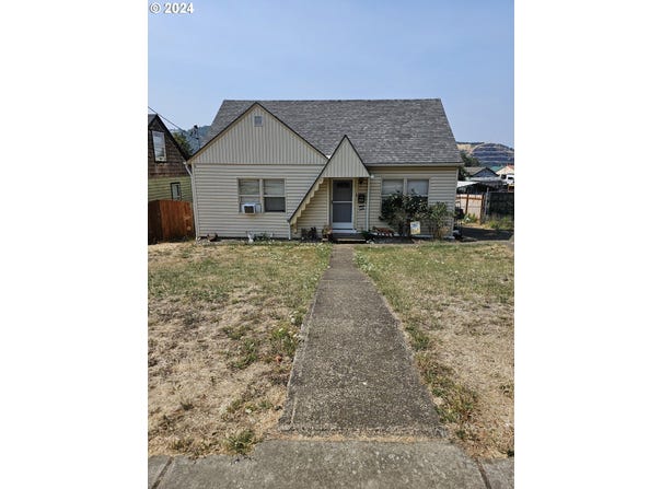 1710 SE MAIN ST, Roseburg, OR 97470
