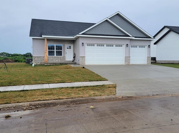 1312 HILLCREST Drive, Chillicothe, IL 61548