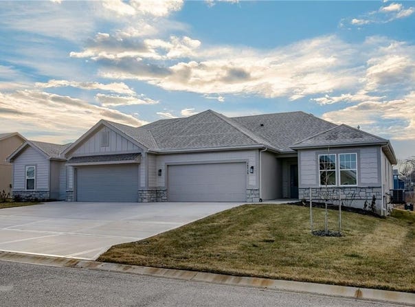 19715 W 196th Street, Spring Hill, KS 66083