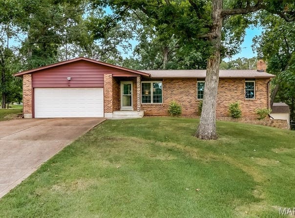 2 Carr Circle, O'Fallon, MO 63366