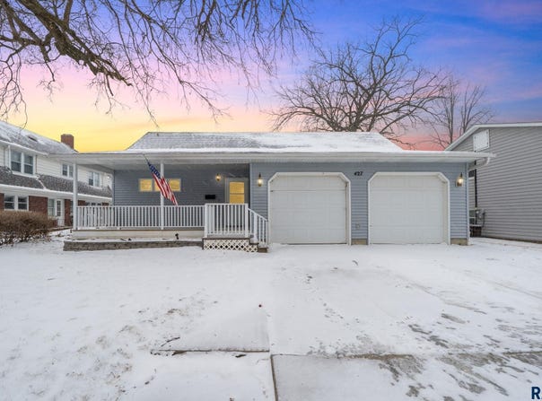 427 E Lewis St, Vermillion, SD 57069