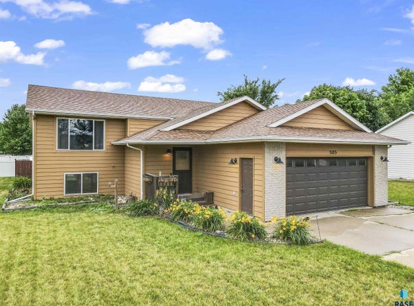505 E Jesse Ct, Tea, SD 57064