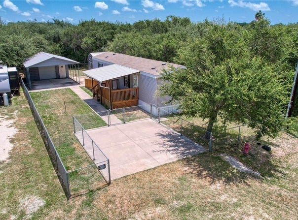 1008 N Fuqua Street, Rockport, TX 78382