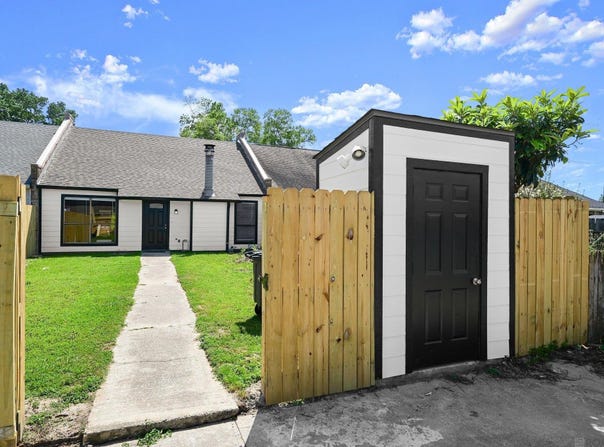 8826 Pecan Tree Dr, Baton Rouge, LA 70810