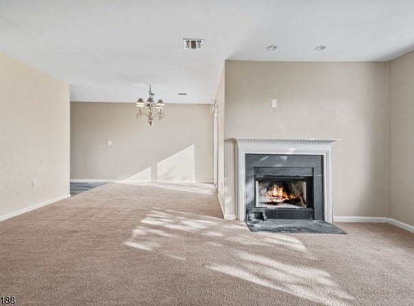 410 Heights Dr, Haledon Boro, NJ 07508-1017