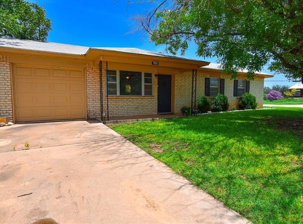 900 Sagemont Drive, Brady, TX 76825