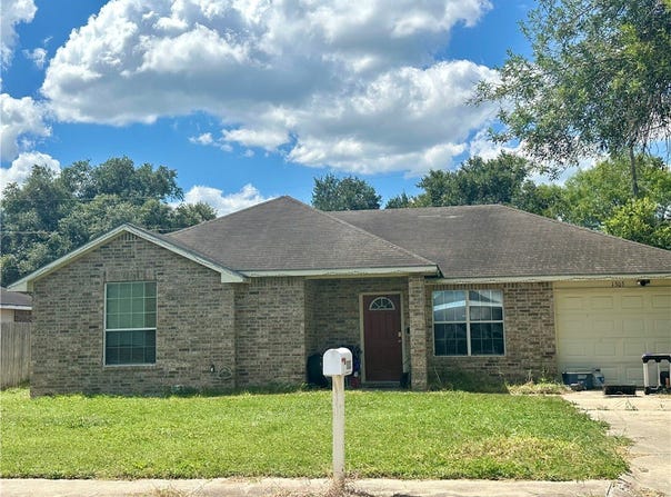 1303 E Hancock Street, Beeville, TX 78102