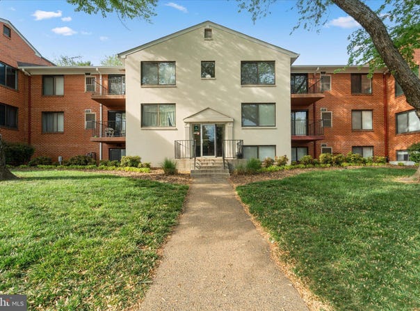 125 CLUBHOUSE DRIVE SW, LEESBURG, VA 20175