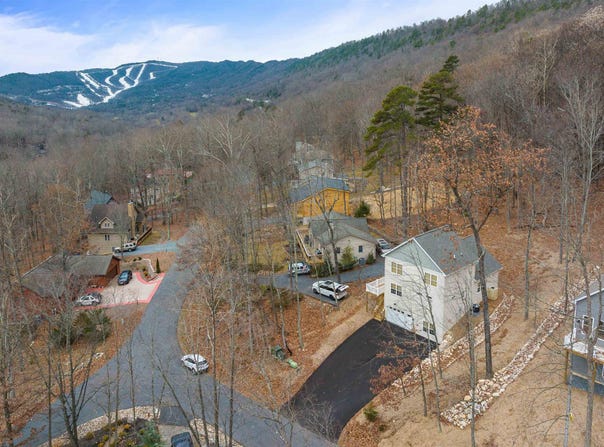 5611 PARTRIDGE LN, MCGAHEYSVILLE, VA 22840