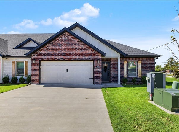 1602 S 17th Place, Rogers, AR 72758