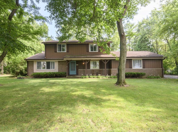 19885 W Pinecrest Ln, New Berlin, WI 53146