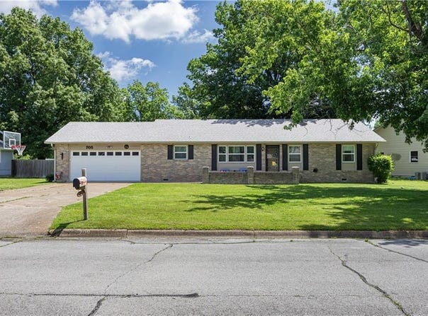 705 Cherokee Avenue, Parsons, KS 67357