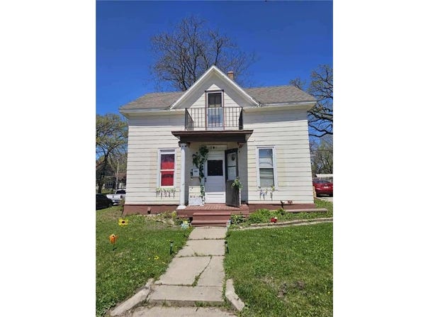 301 4th Avenue NE, Waseca, MN 56093