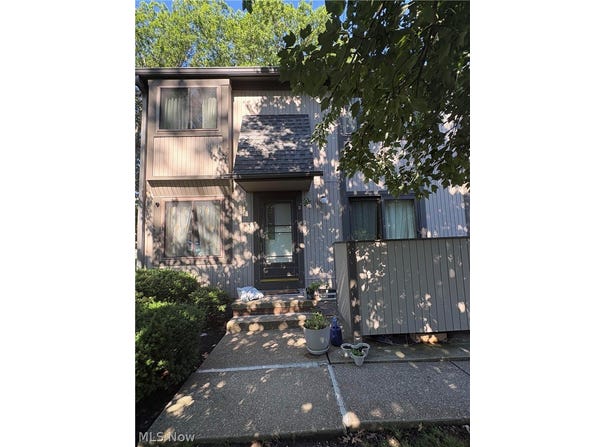 34866 S Turtle Trail, Willoughby, OH 44094