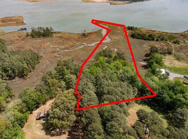 9 Bay Farm Road, Carrollton, VA 23314