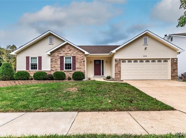 999 Winter Park Drive, Fenton, MO 63026