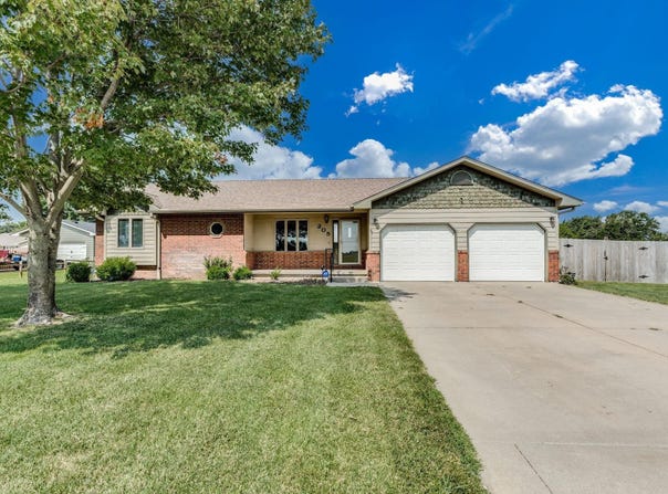 205 Parkview Dr, Burrton, KS 67020