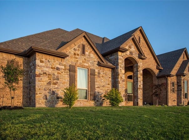 1077 Eagles Bluff Drive, Weatherford, TX 76087
