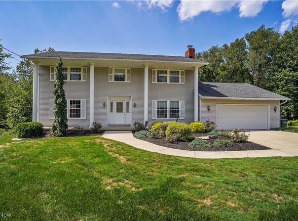 2619 Henrietta Drive, Uniontown, OH 44685