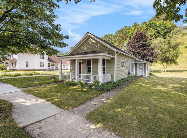 605 Lincoln Avenue, Elberta, MI 49628