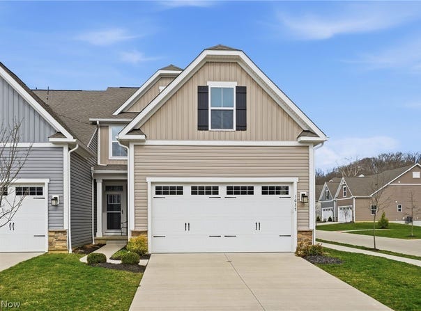 1637 Mud Brook Lane, Akron, OH 44313