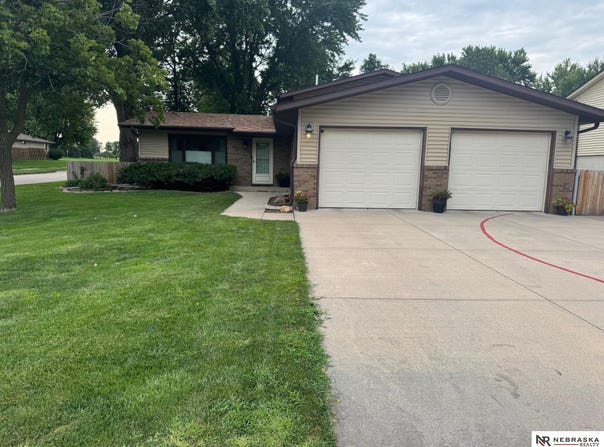 208 Shannon Road, Seward, NE 68434