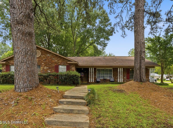 1210 Huntcliff Way, Clinton, MS 39056