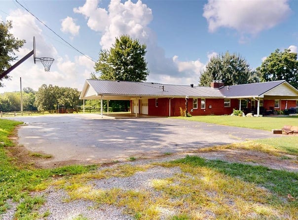 1886 Bowling Green Road, Scottsville, KY 42164