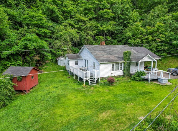 749 Stinnett/Wendover Road, Stinnett, KY 40868