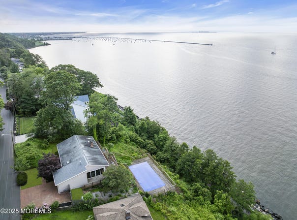 38 Bayside Drive, Atlantic Highlands, NJ 07716