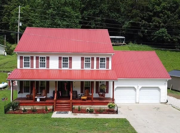 9696 KY Route 580, Oil Springs, KY 41238