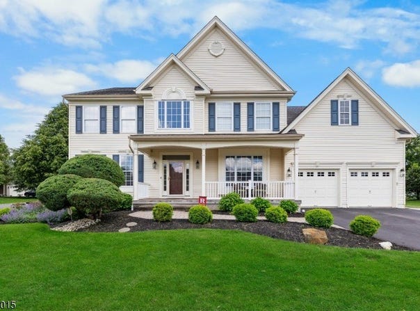 1 Cottonwood Ct, Clinton Twp., NJ 08809-2052