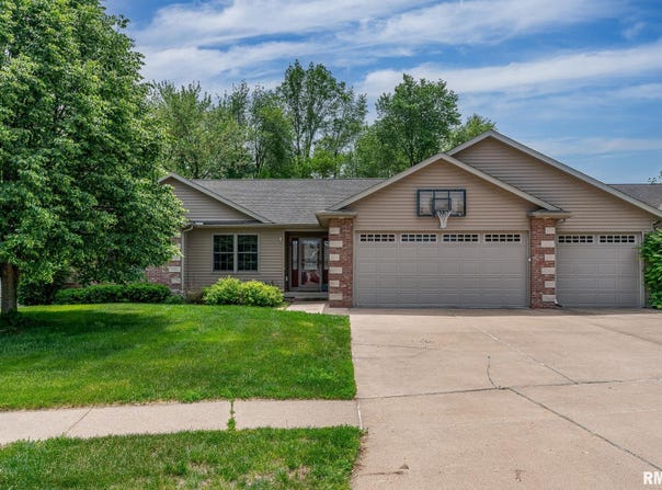 1004 Wild West Drive, Le Claire, IA 52753
