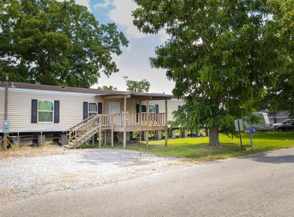298 E 16th St, Larose, LA 70373