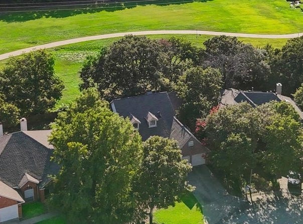 813 Rolling View Court, Highland Village, TX 75077