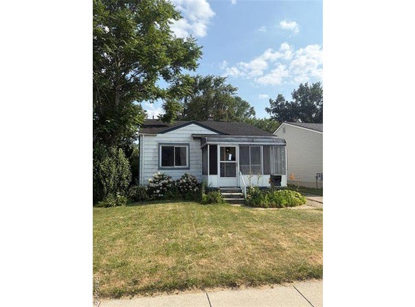 1746 E Goulson Avenue, Hazel Park, MI 48030