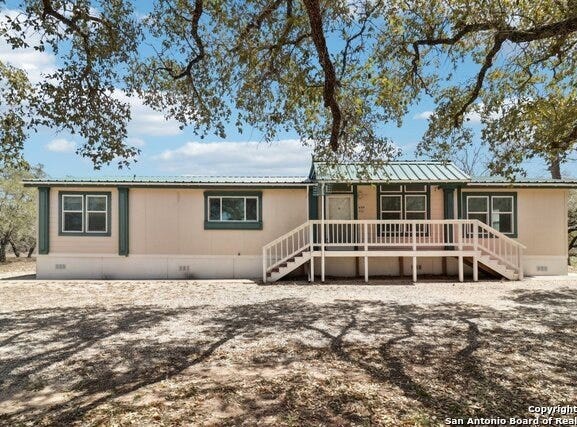 609 County Road 785, Natalia, TX 78059