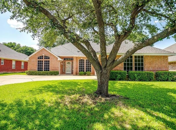 133 Sunny Meadows Drive, Burleson, TX 76028