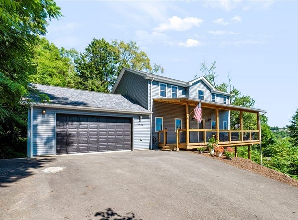9986 Mcclellan St, North Huntingdon, PA 15642