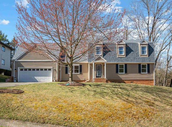 300 Chestnut Street, Pearisburg, VA 24134