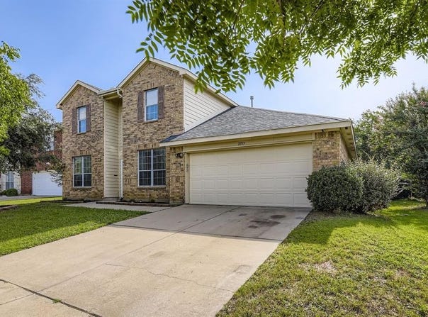 10713 Ivy Creek Lane, Fort Worth, TX 76140
