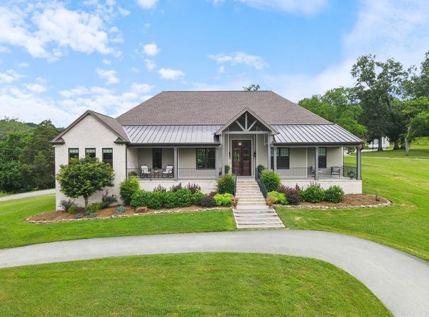 1135D Center Point Rd, Hendersonville, TN 37075