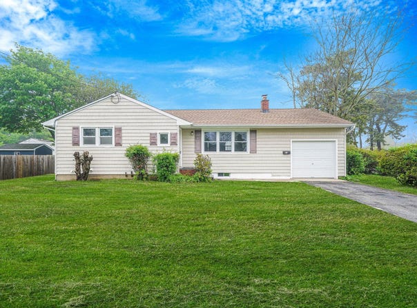 63 Beaver Dam Road, Bellport, NY 11713