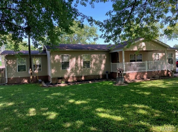 21314 Gambill Lane, Carlyle, IL 62231