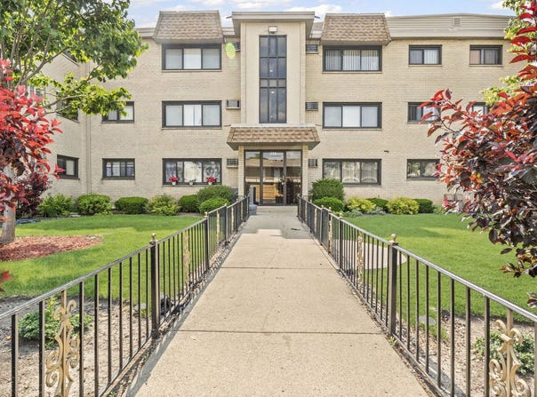 9633 Brandy Court, Des Plaines, IL 60016