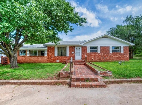 420 E 12th Street, Chandler, OK 74834
