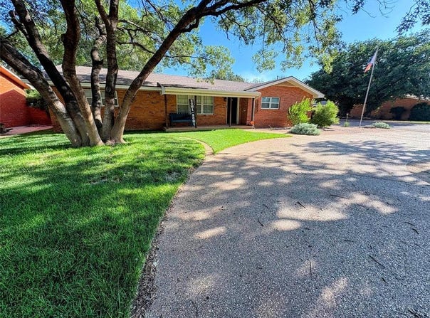 1217 E Warren Street, Brownfield, TX 79316
