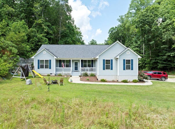 425 Little Cove Creek Drive, Saluda, NC 28773