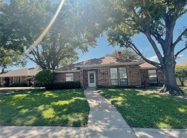 1027 Ridgeview Circle, Carrollton, TX 75007