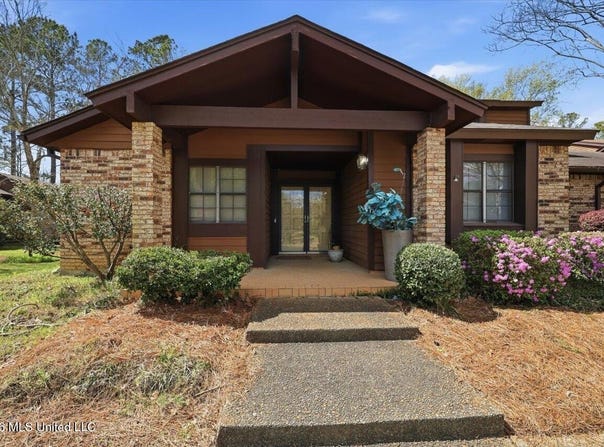 5 Shore Drive, Clinton, MS 39056